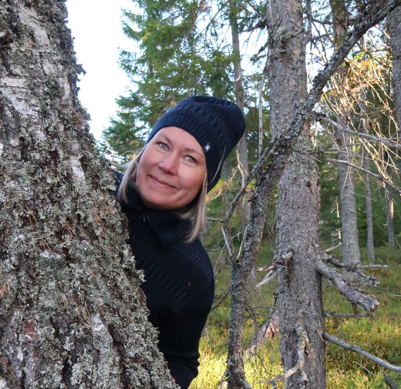 Mössa beanie 100% ull, unisex, midnattsblå-kolsvart