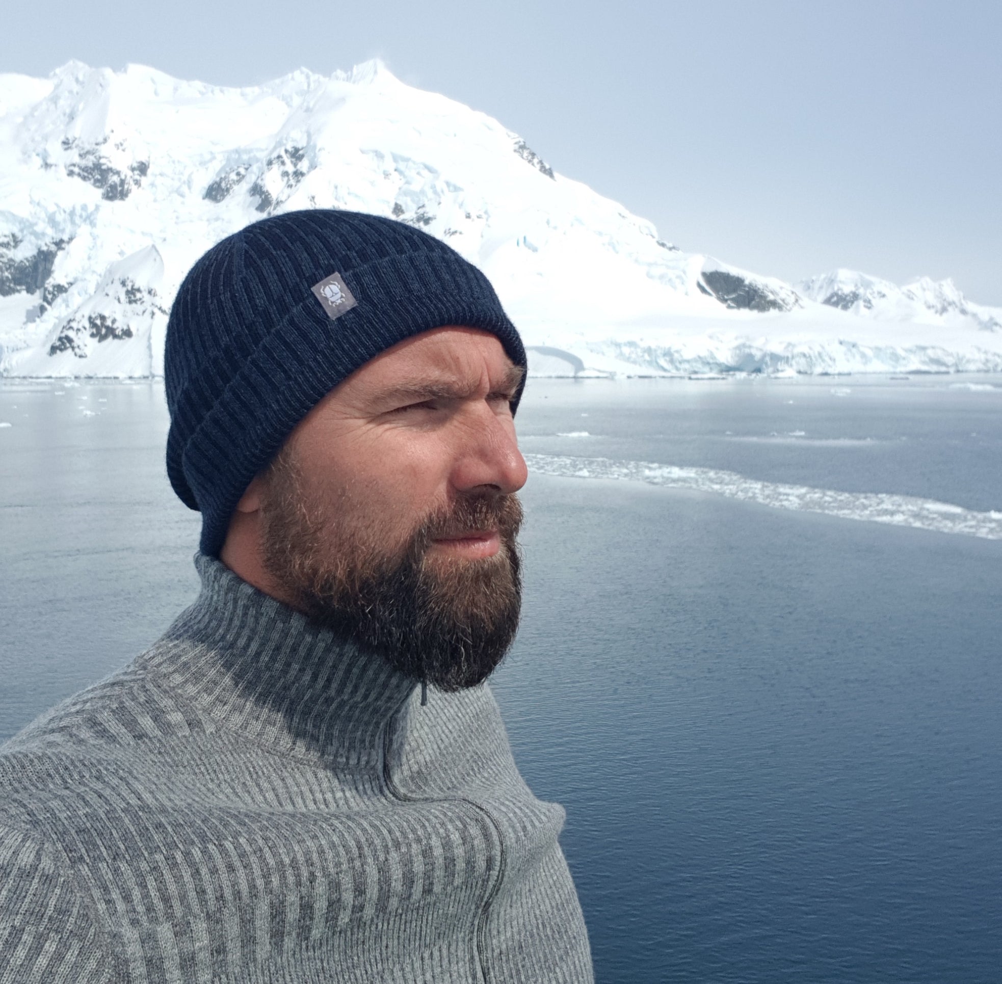 Mössa beanie 100% ull, unisex, midnattsblå-kolsvart