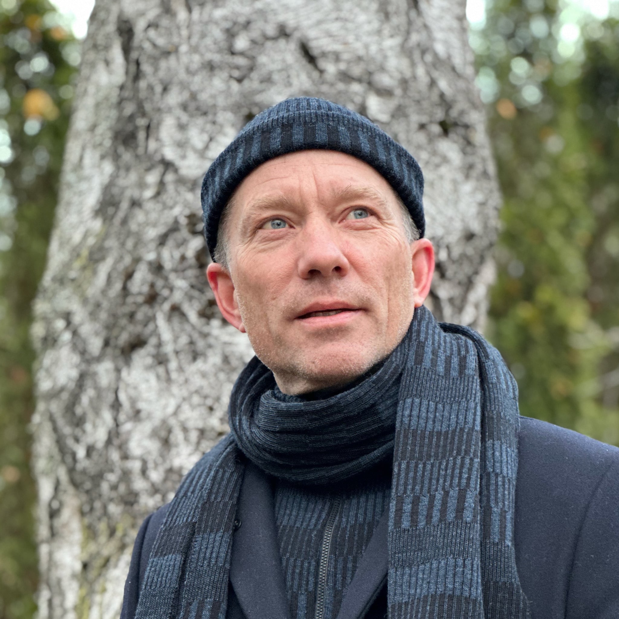 Mössa beanie 100% ull, unisex, midnattsblå-kolsvart