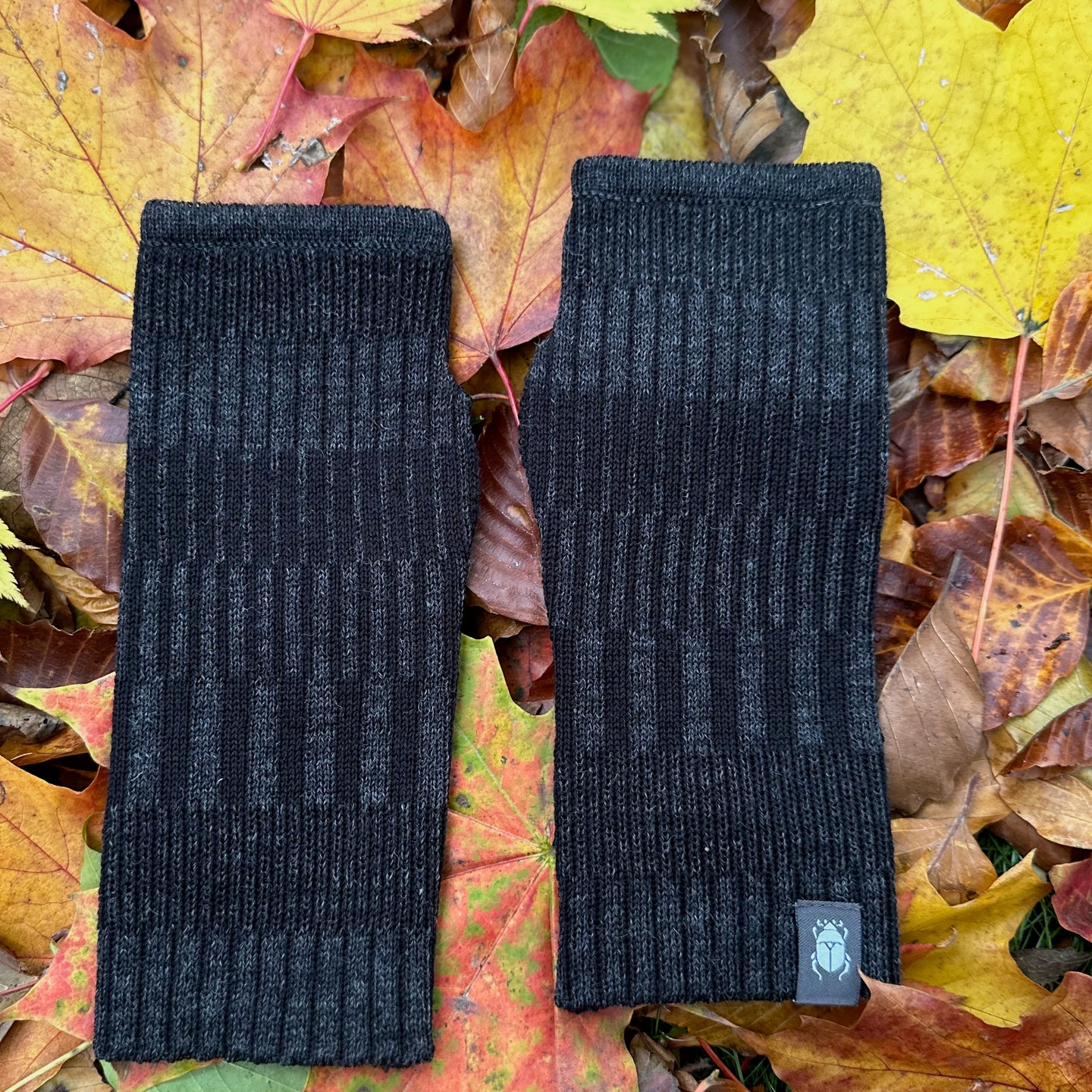 Handledsvärmare torgvantar 100% ull, unisex, grafitgrå-kolsvart