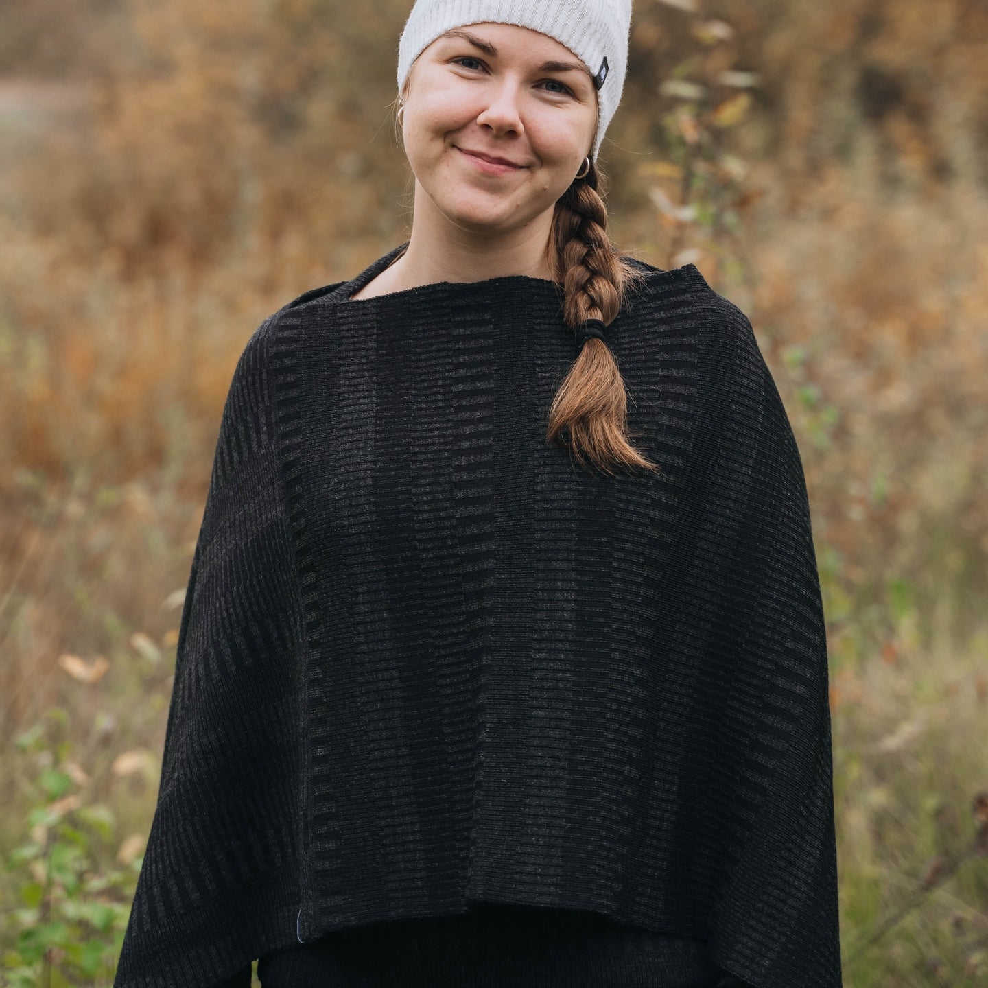 Poncho sjal 100% ull, grafitgrå-kolsvart