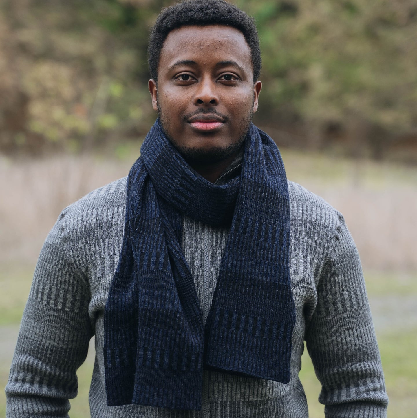 Halsduk sjal 100% ull, unisex, midnattsblå-kolsvart