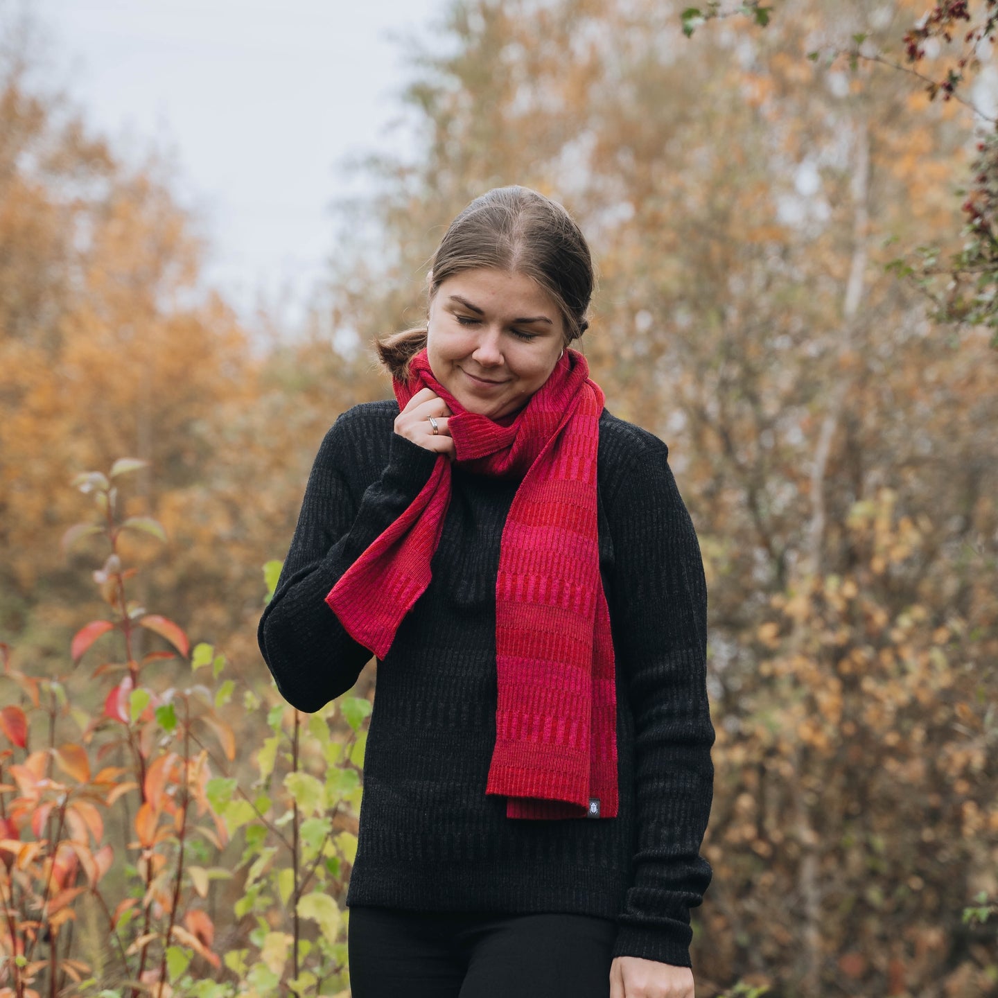 Halsduk sjal 100% ull, unisex, lingonröd-hallonrosa