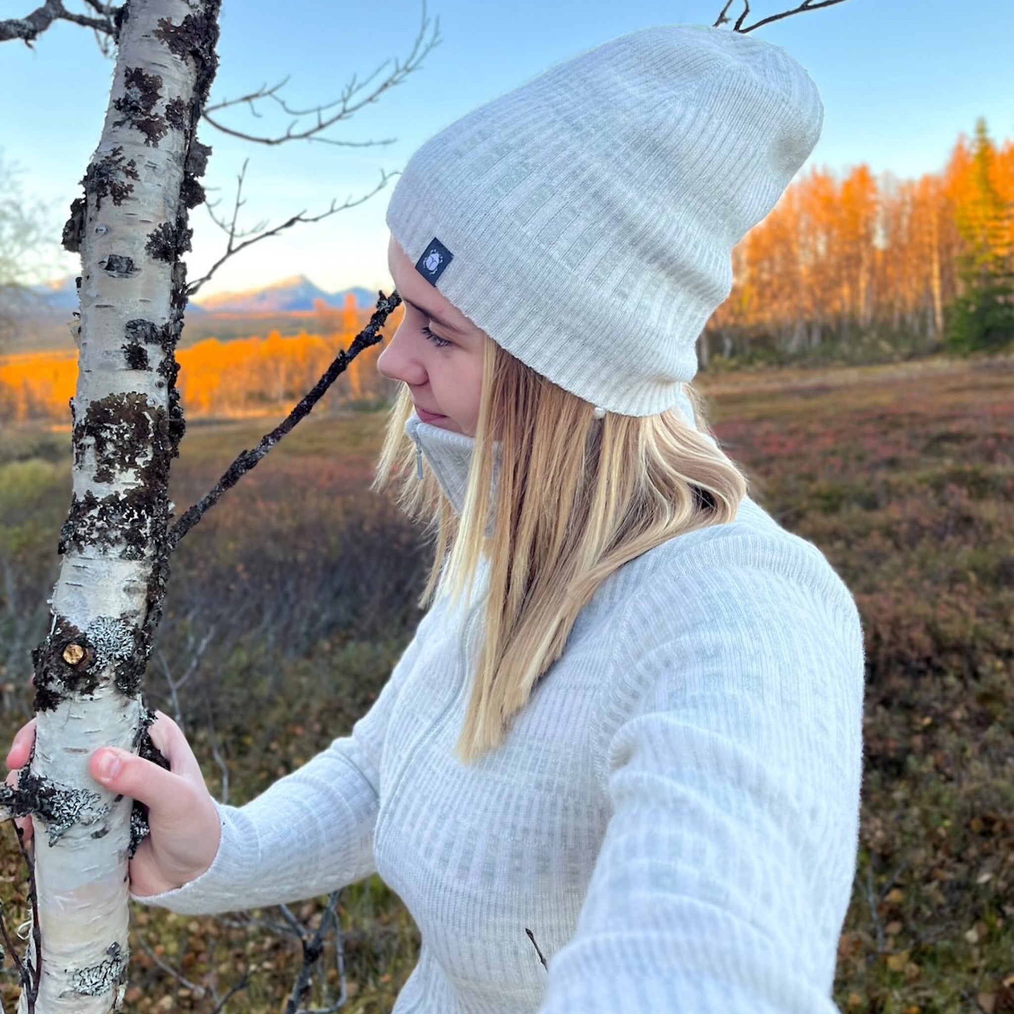 Mössa beanie 100% ull, unisex, snövit-sandgrå