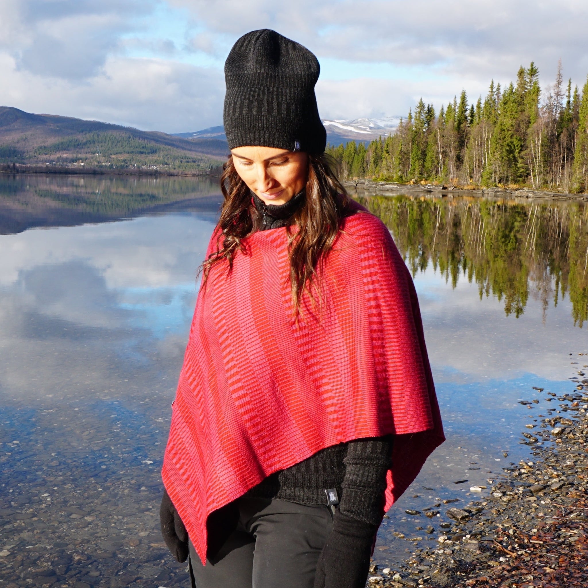 Poncho sjal 100% ull, unisex, lingonröd-hallonrosa