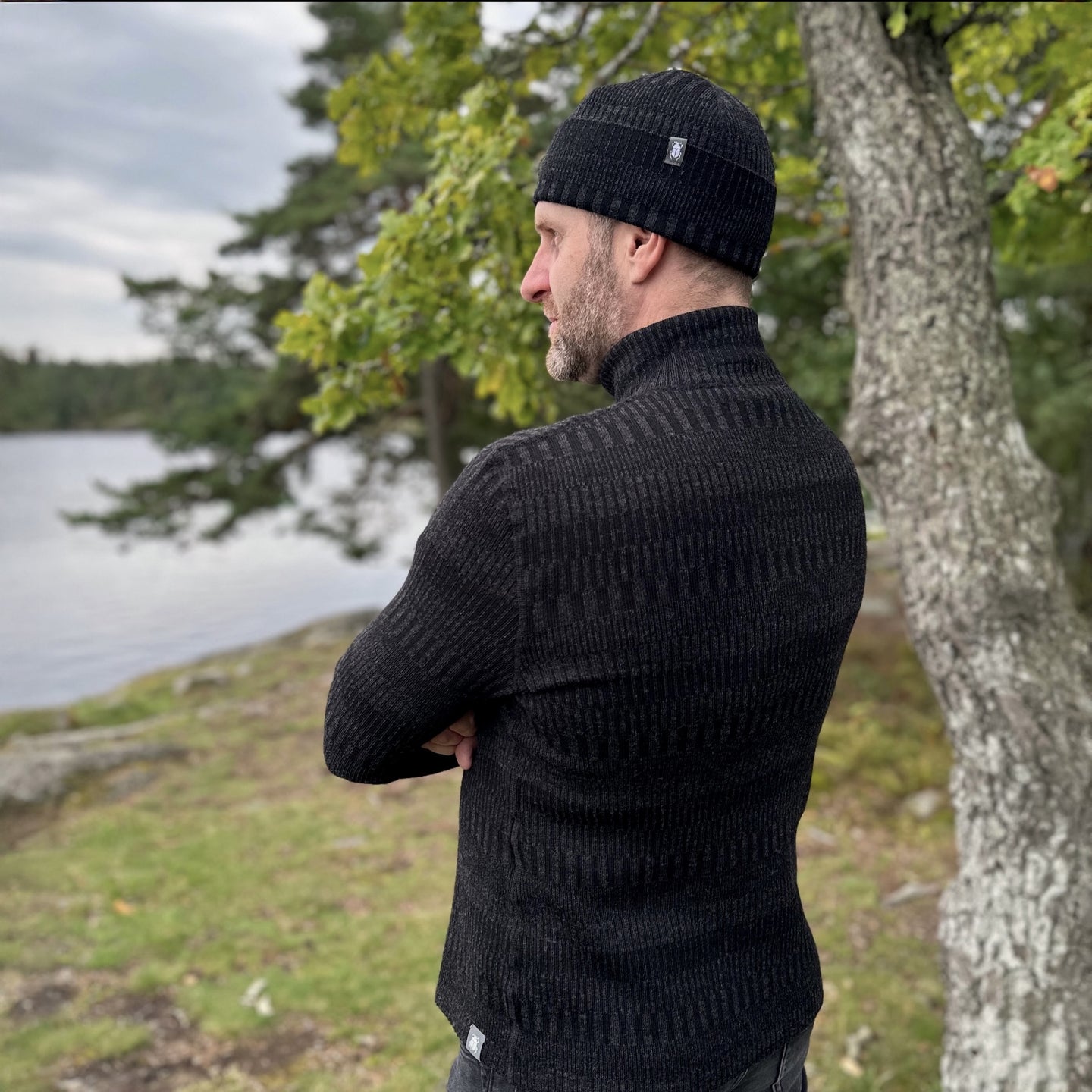 Kofta, rak modell med halvhög krage 100% ull, herr dam, grafitgrå-kolsvart