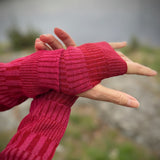 Handledsvärmare torgvantar 100% ull, unisex, lingonröda-hallonrosa