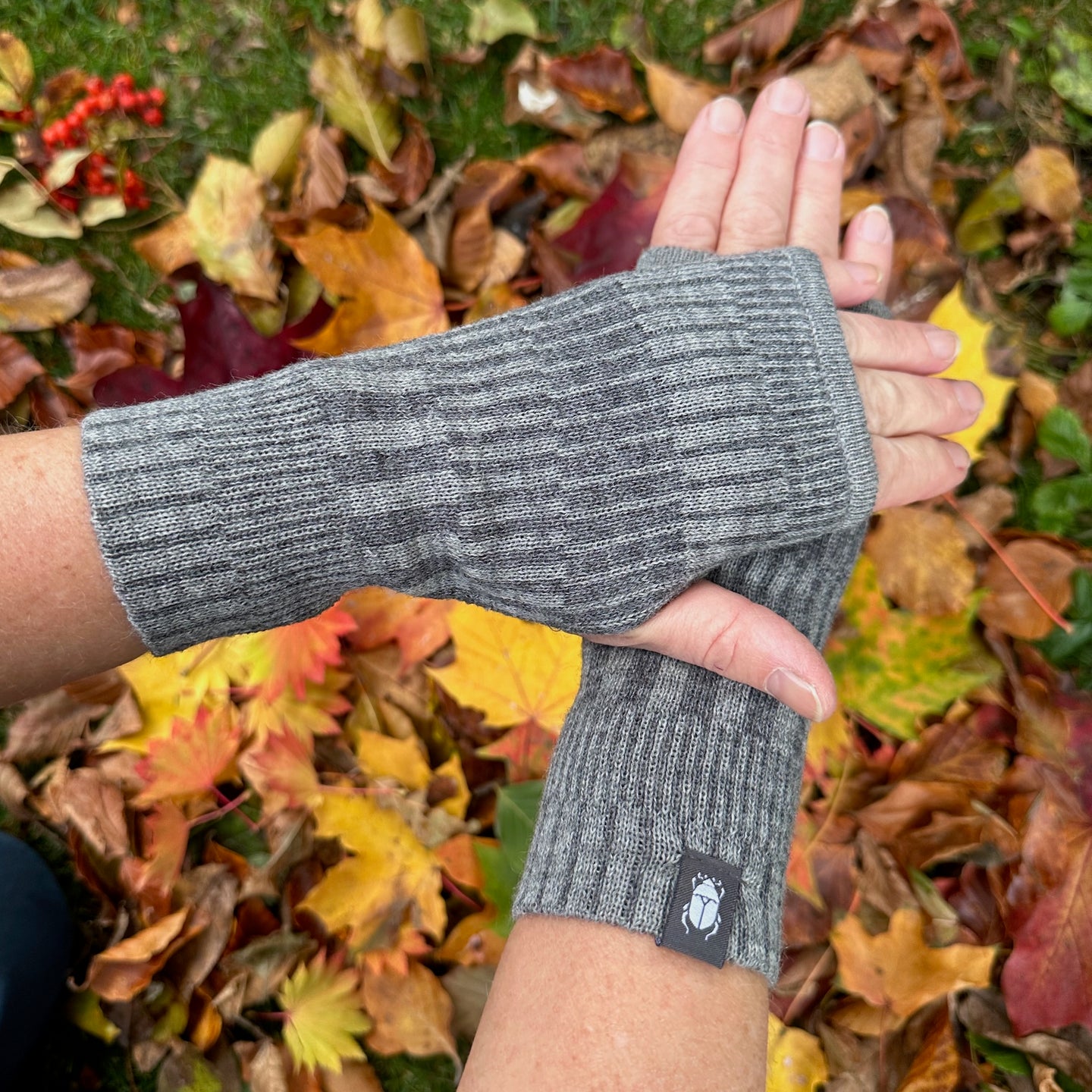 Handledsvärmare torgvantar 100% ull, unisex, askgrå-stengrå