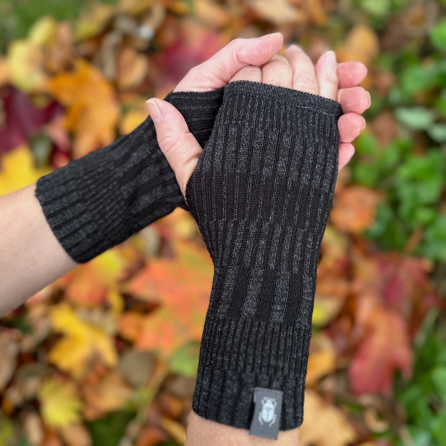 Handledsvärmare torgvantar 100% ull, unisex, grafitgrå-kolsvart