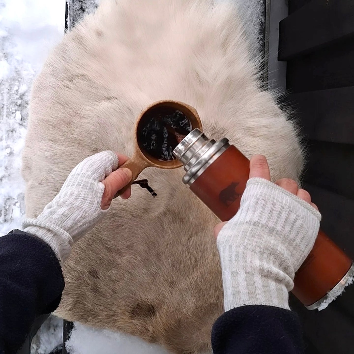 Handledsvärmare torgvantar 100% ull, unisex, snövit-sandgrå