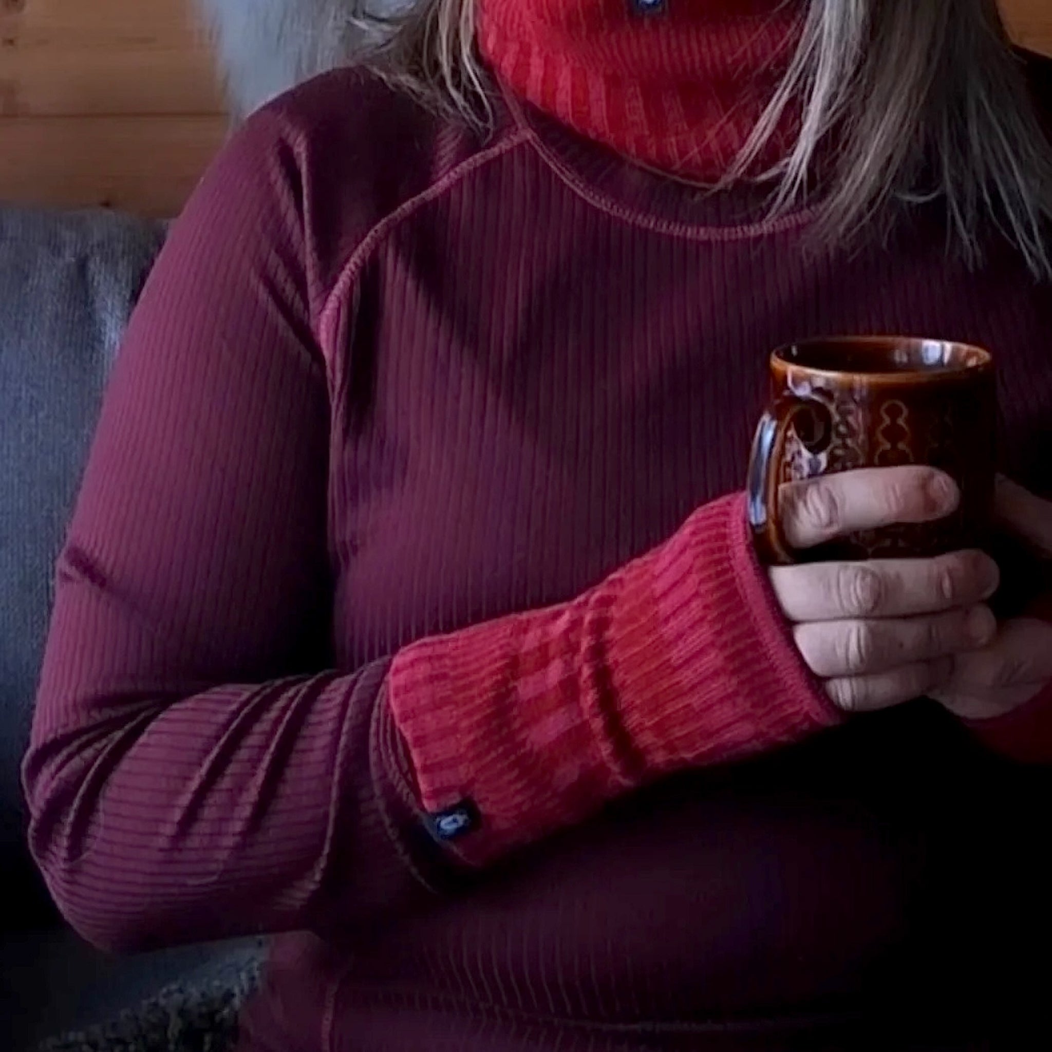 Handledsvärmare torgvantar 100% ull, unisex, lingonröda-hallonrosa