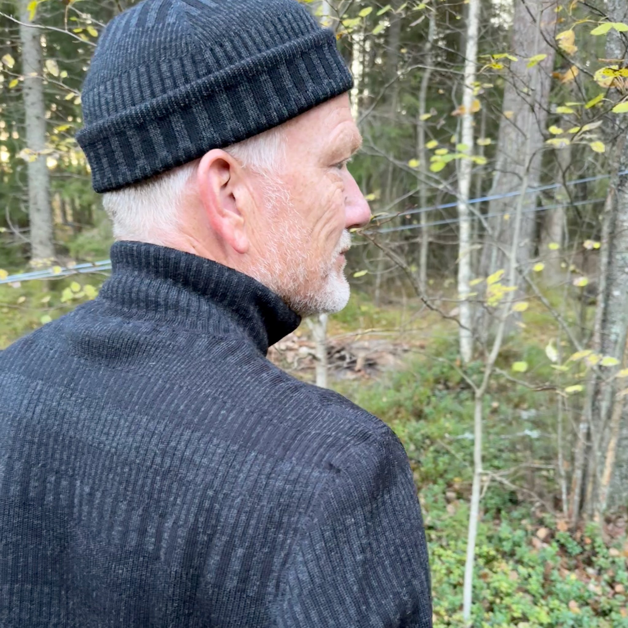 Mössa beanie 100% ull, unisex, grafitgrå-kolsvart