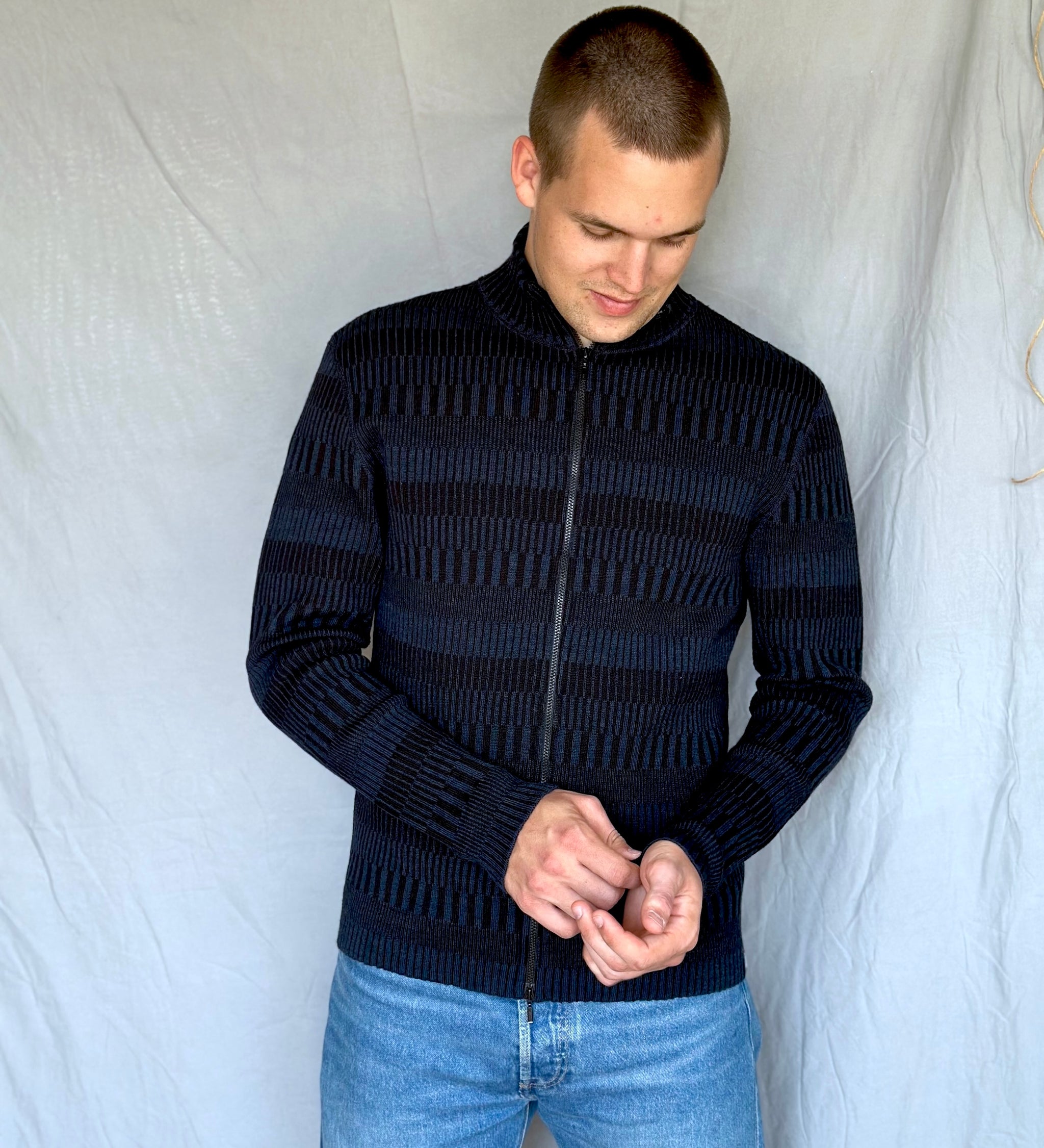 Kofta rak med halvhög krage 100% ull, herr/dam midnattsblå-kolsvart