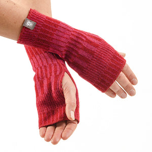 Handledsvärmare wrist warmers organic wool ekologisk ull redpink